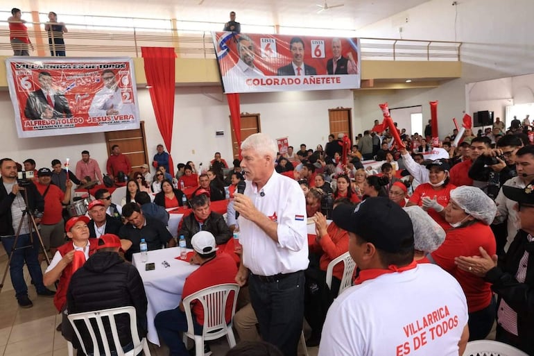 “Los bandidos se atornillaron a los cargos”, lanzó Wiens en cierre de campaña en Villarrica