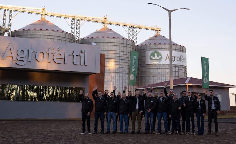 Respaldada por el Grupo Sarabia, Agrofértil continúa apostando por una agricultura innovadora, eficiente y sostenible, promoviendo el desarrollo económico y social del país.