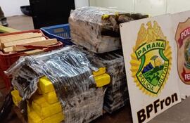 La droga quedó depositada en la base de la Policía Federal de Foz de Yguazú.