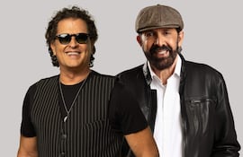 El colombiano Carlos Vives (i) y el dominicano Juan Luis Guerra.
