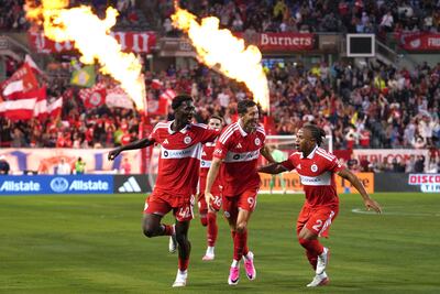 Robert Lewandowski (37 años, centro), en el festejo de uno de los goles para el Chicago Fire.