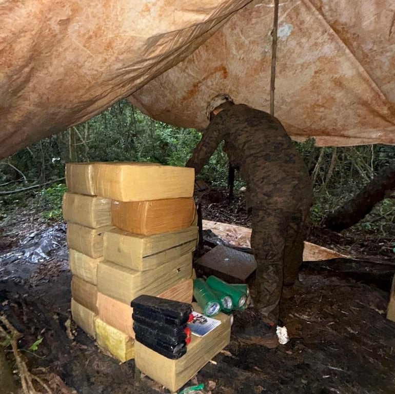 Durante la incursión hallaron dos campamentos narcos en los puertos clandestinos.