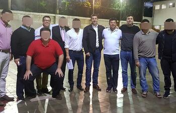 Alberto Koube (medio), al lado están Santiago Peña y Pedro Alliana, además de Walter Ruiz Maciel (con anteojos).