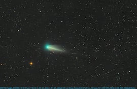 Un astrónomo de la Universidad Estatal de Novosibirsk (UEN), en Siberia, observó el aumento de la luminosidad del comenta 220P/McNaught en casi 10.000 veces, según informó este lunes el servicio de prensa de este centro de estudios, que publicó una foto del cuerpo celeste.