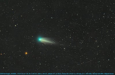 Un astrónomo de la Universidad Estatal de Novosibirsk (UEN), en Siberia, observó el aumento de la luminosidad del comenta 220P/McNaught en casi 10.000 veces, según informó este lunes el servicio de prensa de este centro de estudios, que publicó una foto del cuerpo celeste.