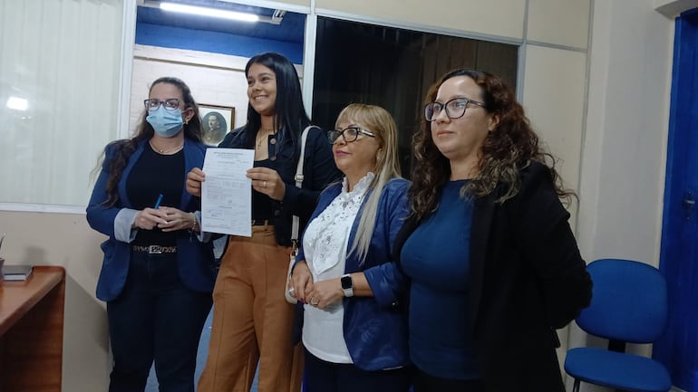 Sol Quintana (16) se afilió hoy al Partido Liberal Radical Auténtico (PLRA).