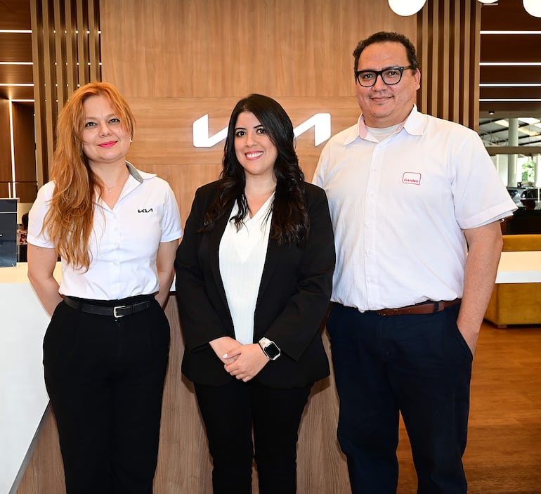 Alexa Escobar, Samara Pestana y Jovino Prieto.