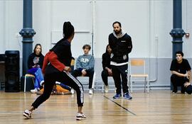 Escena del documental "Allons Enfants" que registra una experiencia de inclusión social a través de la danza.