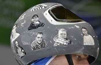 El competidor ucraniano de skeleton Vladyslav Heraskevych, abanderado de su país en los Juegos Olímpicos de Milano-Cortina 2026, desafió este miércoles por segundo día consecutivo durante una sesión de entrenamiento la prohibición del COI de usar un casco con fotografías de atletas asesinados por Rusia en la guerra en su país.