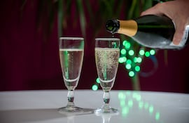 Champagne brut.