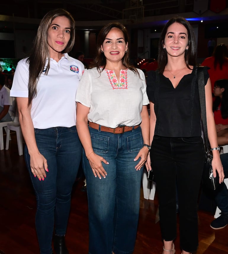 Melina Pérez, Giselle Britos y Vanessa Gutiérrez.  