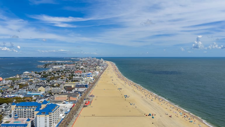 Ocean City, Maryland. Hoteles y condominios a lo largo de la costa del océano Atlántico.