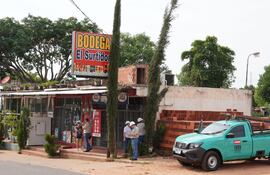 La Bodega "El Surtidor" fue intervenida por la ANDE.