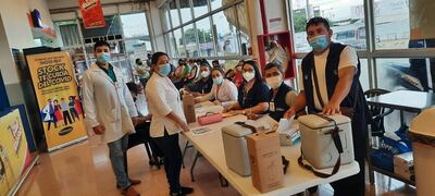 La mayoría se acercó a los supermercados para recibir su primera dosis anticovid.