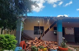 La galería se desplomó y un aula quedó con daños en la escuela y el colegio Nuestra Señora del Perpetuo Socorro de Itá. Un mes y medio después, todo sigue igual.