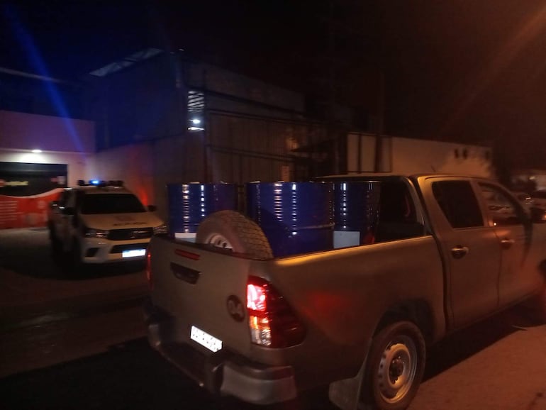 Incautan en total 16 barriles de acetona, usados para refinamiento de cocaína