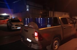 La Policía Nacional incautó 13 tambores de acetona en un establecimiento encubierto en un operativo coordinado.
