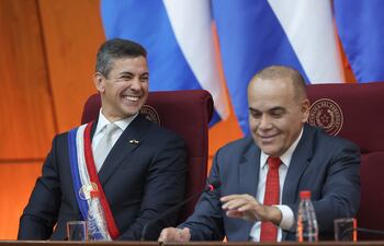 El presidente de la República, Santiago Peña y el presidente del Congreso, el senador Bachi Núñez, durante el informe de gestión 2026, el miércoles.