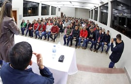 El mes pasado, autoridades nacionales utilizaron la sede de la Gobernación de Paraguarí y a funcionarios públicos para un acto político.