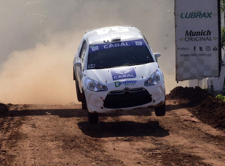 El segundo mejor tiempo en la general de la tracción sencilla fue para César Cruz junto a Jorge Cruz Escobar, con el Citroen DS3, logrando así el 1-2 con su hermano Diego.