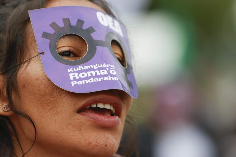 Grupos de feministas, indígenas y estudiantes se manifestaron a favor de la igualdad de género.