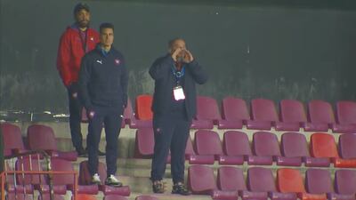 Ariel Martínez (d), directivo de Cerro Porteño, a los gritos contra el árbitro del partido de semifinales de la Copa Libertadores Sub 20 ante Independiente del Valle en el estadio La Portada, en La Serena, Chile.
