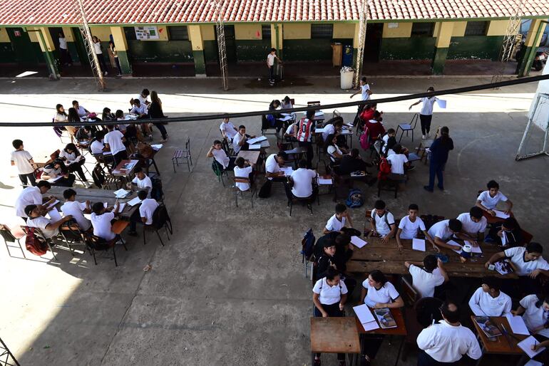 La directiva institucional está cansada del envío de notas para solicitar la construcción de salones de clase, comentaron en institución del Bañado Sur.