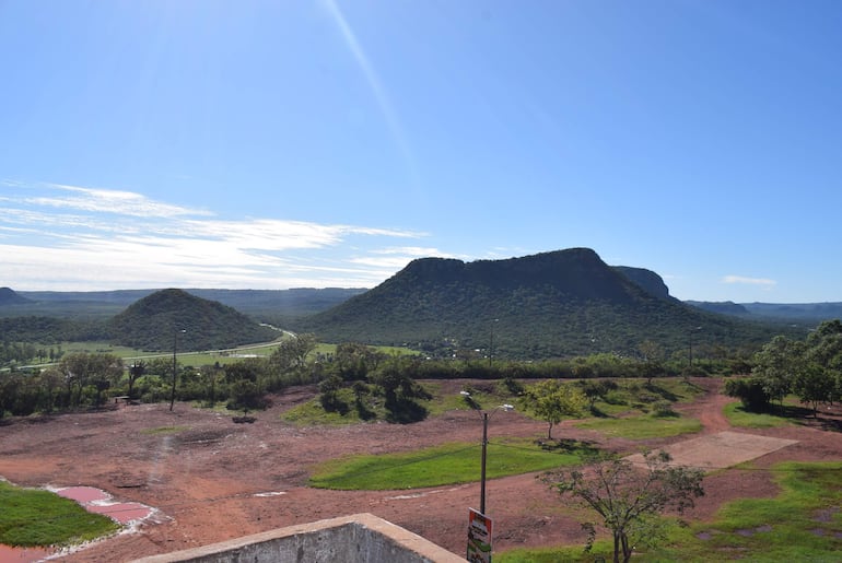 El paisaje natural y las serranías que rodean a Paraguarí invitan a disfrutar del turismo interno en familia y con grupos de amigos.