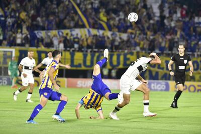 Olimpia consiguió una victoria sobre la hora ante Luqueño