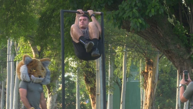 Cimeforistas en pleno entrenamiento en la Primera División de Infantería, en Asunción.