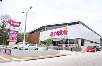 Areté Supermercados inauguró su quinta sucursal sobre la avenida Perón, en la intersección con Monseñor Rodríguez.
