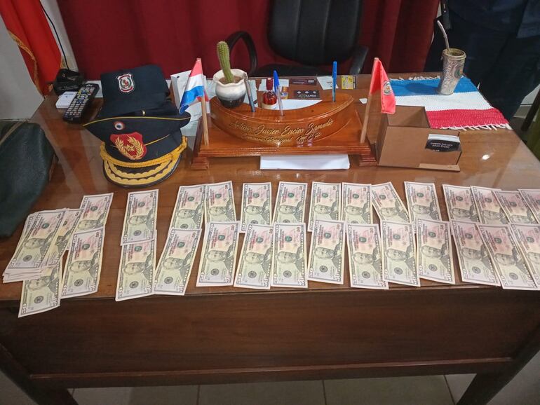 La Policía incautó unos 60 billetes falsos de 50 dólares, totalizando USD 3.000.
