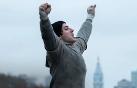 El actor Anthony Ippolito (The Offer) fue el elegido para encarnar a Stallone en sus años de juventud.