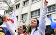 Médicos del sector público marcharon y protagonizaron concentraciones en el primer día de una huelga general que han convocado de forma indefinida para exigir un reajuste salarial, mejores condiciones laborales y la dotación de insumos y medicamentos en los hospitales.