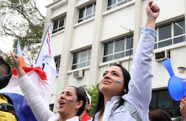 Médicos durante una protesta esta semana en Asunción, en el marco de la huelga nacional.