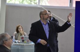 David Velázquez Seiferheld, viceministro de Educación Básica.