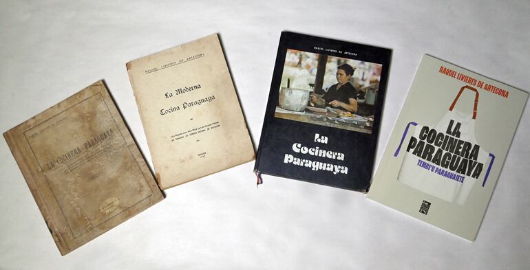 La primera edición de La Cocinera Paraguaya es de 1931. Luego apareció La Moderna Cocina Paraguaya. En la foto, ambos libros con las reediciones de 1986 y 2025.