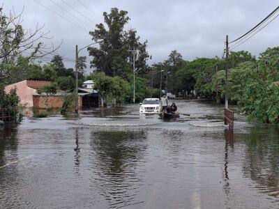 Riada cubre la zona de ingreso al barrio San José Mí de Ayolas.