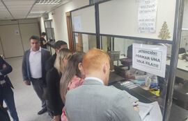 Abogados, en representación de nueve municipios, presentaron un aacción de inconstitucionalidad en contra de la nueva ley de habilitciones y pidieron una medida cautelar de urgencia