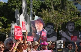 Recuerdan en Tel Aviv a la víctimas de la masacre de Hamás de octubre de 2023.