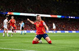 Athenea del Castillo anotó el primer gol de España sobre Suiza.