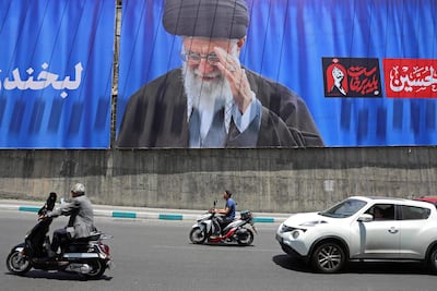Mural con la imagen del ayatolá Alí Jamenei, cuyo funeral tendrá lugar lugar casi 5 meses después de su muerte el pasado 28 de febrero cuando comenzó la guerra de Israel y Estados Unidos contra Irán.