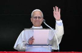 El papa León XIV durante un rezo este lunes en el Vaticano.