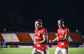 Juan Ángel "Pitbull" Martínez tuvo un retorno triunfal al fútbol, señalando un gol de tiro libre.