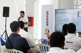 Repsol llevó a cabo un seminario sobre mantenimiento preventivo de máquinas para varias empresas.