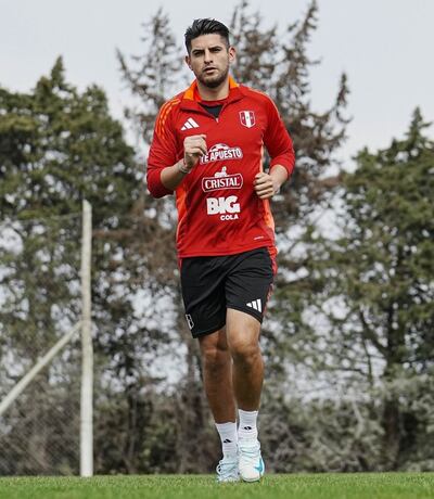 Carlos Zambrano, defensor de la selección de Perú.