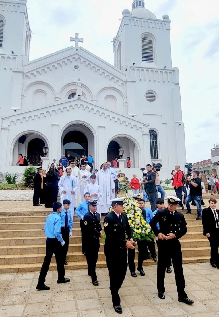 Misa y procesión a la Virgen María de la Anunciación de la Encarnación, organizada por la Diócesis de Encarnación y celebrada en la Catedral de la ciudad.