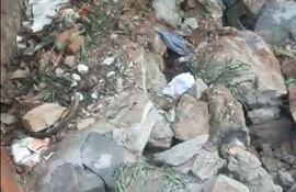 Escombros y todo tipo de basura.