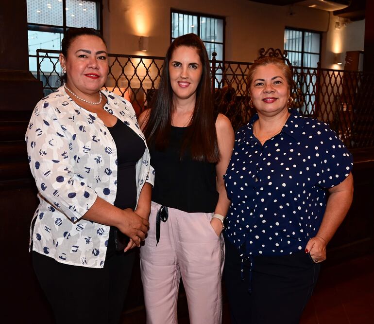 Claudia Cuevas, Ximena Oddone y Cristina Centurión.