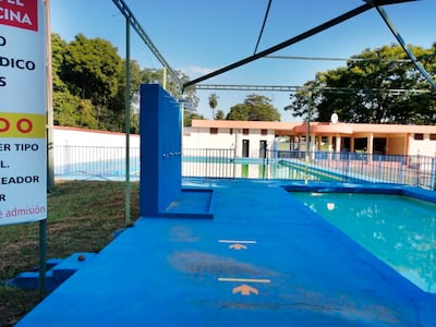 El local de la Asociacion de Funcionarios y Empleados del Poder Judicial tiene una piscina para niños y otra para adultos, quincho, salón de eventos y cancha de fútbol, Llamativamente, el precio base de venta es de apenas G. 15 millones.